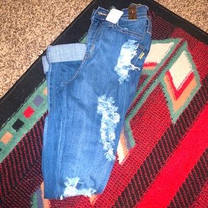 Distressed skinny jeans